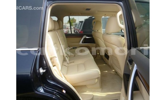 Acheter Import Voiture Toyota Land Cruiser Bleu à Import - Dubai, Grande Comore Acheter Import Voiture Toyota Land Cruiser Bleu à Import - Dubai, Grande Comore