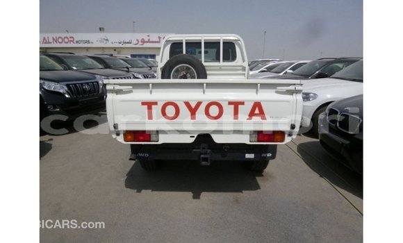 Buy Import Toyota Land Cruiser White Car in Import - Dubai in Great Comore Buy Import Toyota Land Cruiser White Car in Import - Dubai in Great Comore