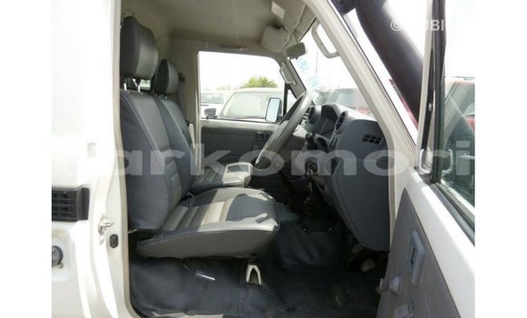 Buy Import Toyota Land Cruiser White Car in Import - Dubai in Great Comore Buy Import Toyota Land Cruiser White Car in Import - Dubai in Great Comore