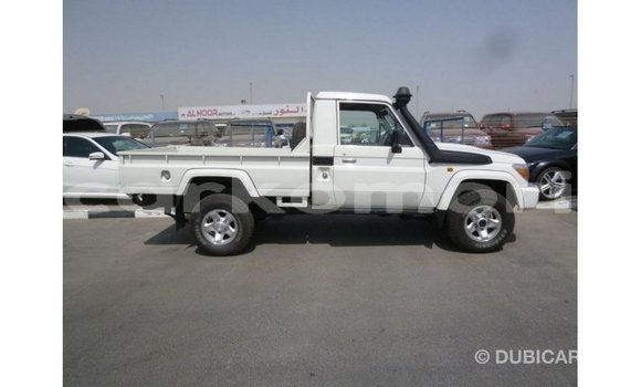 Buy Import Toyota Land Cruiser White Car in Import - Dubai in Great Comore Buy Import Toyota Land Cruiser White Car in Import - Dubai in Great Comore
