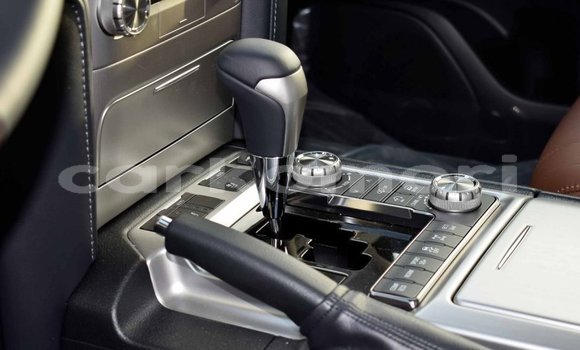 Acheter Import Voiture Toyota Land Cruiser Noir à Import - Dubai, Grande Comore Acheter Import Voiture Toyota Land Cruiser Noir à Import - Dubai, Grande Comore