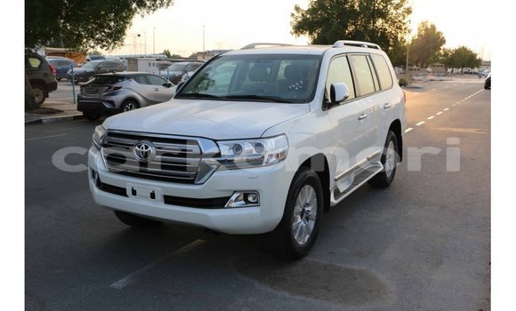 Buy Import Toyota Land Cruiser White Car in Import - Dubai in Great Comore Buy Import Toyota Land Cruiser White Car in Import - Dubai in Great Comore
