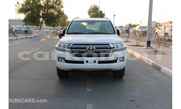 Buy Import Toyota Land Cruiser White Car in Import - Dubai in Great Comore Buy Import Toyota Land Cruiser White Car in Import - Dubai in Great Comore
