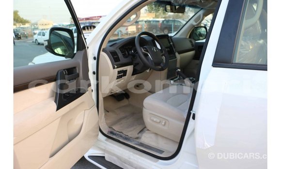 Buy Import Toyota Land Cruiser White Car in Import - Dubai in Great Comore Buy Import Toyota Land Cruiser White Car in Import - Dubai in Great Comore