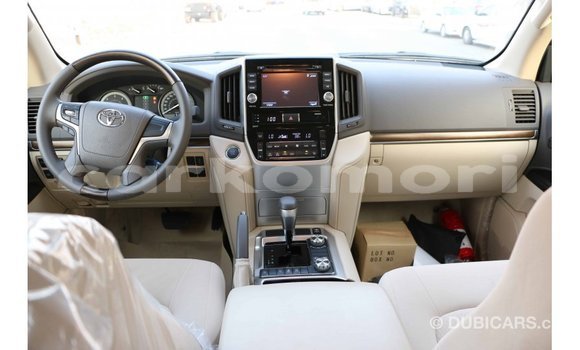 Buy Import Toyota Land Cruiser White Car in Import - Dubai in Great Comore Buy Import Toyota Land Cruiser White Car in Import - Dubai in Great Comore