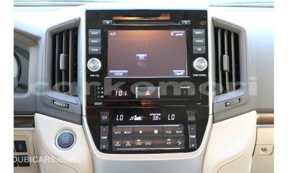Buy Import Toyota Land Cruiser White Car in Import - Dubai in Great Comore Buy Import Toyota Land Cruiser White Car in Import - Dubai in Great Comore
