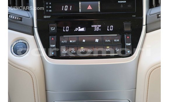 Buy Import Toyota Land Cruiser White Car in Import - Dubai in Great Comore Buy Import Toyota Land Cruiser White Car in Import - Dubai in Great Comore