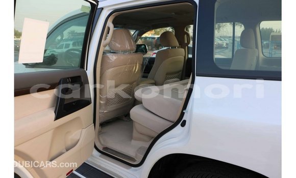 Buy Import Toyota Land Cruiser White Car in Import - Dubai in Great Comore Buy Import Toyota Land Cruiser White Car in Import - Dubai in Great Comore