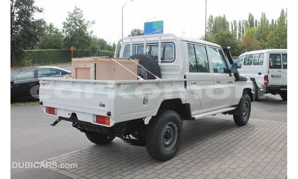 Buy Import Toyota Land Cruiser White Car in Import - Dubai in Great Comore Buy Import Toyota Land Cruiser White Car in Import - Dubai in Great Comore