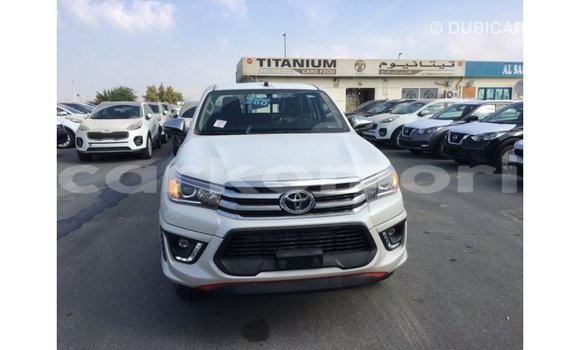 Acheter Import Voiture Toyota Hilux Blanc à Import - Dubai, Grande Comore Acheter Import Voiture Toyota Hilux Blanc à Import - Dubai, Grande Comore