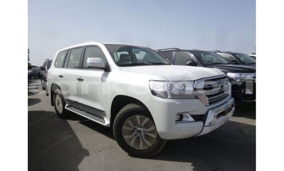 Acheter Import Voiture Toyota Land Cruiser Blanc à Import - Dubai, Grande Comore Acheter Import Voiture Toyota Land Cruiser Blanc à Import - Dubai, Grande Comore