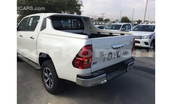 Acheter Import Voiture Toyota Hilux Blanc à Import - Dubai, Grande Comore Acheter Import Voiture Toyota Hilux Blanc à Import - Dubai, Grande Comore