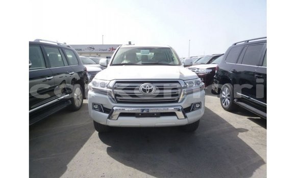 Acheter Import Voiture Toyota Land Cruiser Blanc à Import - Dubai, Grande Comore Acheter Import Voiture Toyota Land Cruiser Blanc à Import - Dubai, Grande Comore