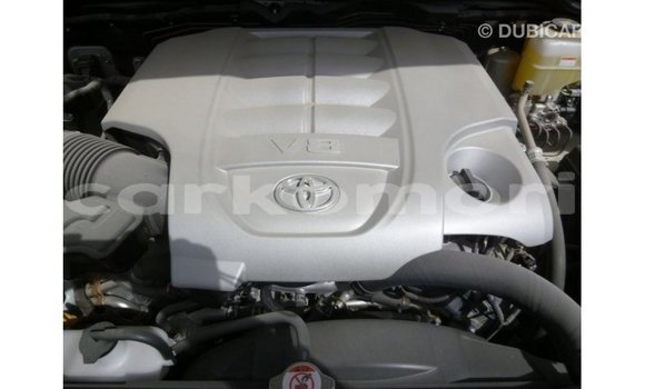 Acheter Import Voiture Toyota Land Cruiser Blanc à Import - Dubai, Grande Comore Acheter Import Voiture Toyota Land Cruiser Blanc à Import - Dubai, Grande Comore