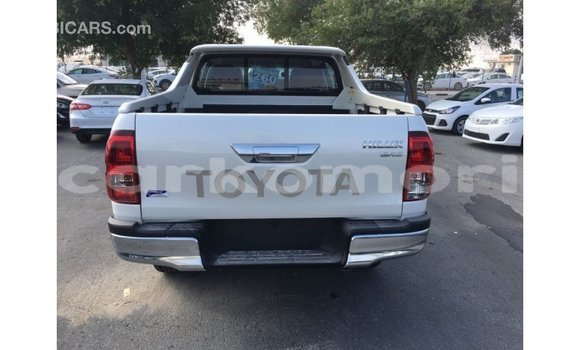 Acheter Import Voiture Toyota Hilux Blanc à Import - Dubai, Grande Comore Acheter Import Voiture Toyota Hilux Blanc à Import - Dubai, Grande Comore