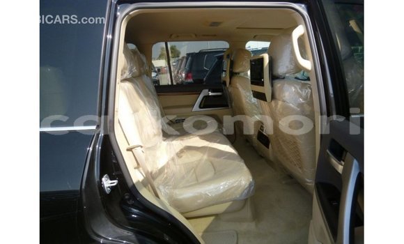 Acheter Import Voiture Toyota Land Cruiser Noir à Import - Dubai, Grande Comore Acheter Import Voiture Toyota Land Cruiser Noir à Import - Dubai, Grande Comore