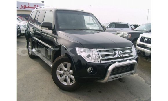 Buy Import Mitsubishi Pajero Black Car in Import - Dubai in Great Comore