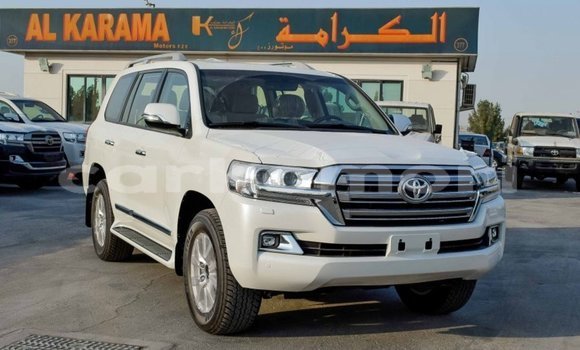 Acheter Import Voiture Toyota Land Cruiser Blanc à Import - Dubai, Grande Comore Acheter Import Voiture Toyota Land Cruiser Blanc à Import - Dubai, Grande Comore
