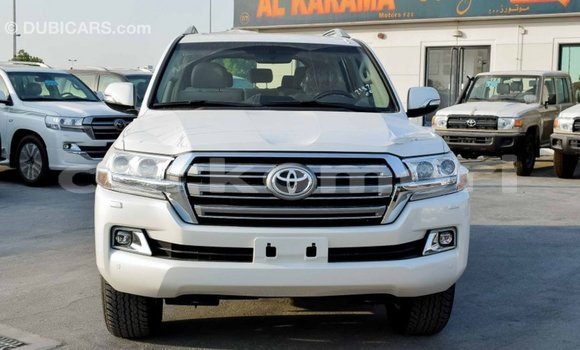 Acheter Import Voiture Toyota Land Cruiser Blanc à Import - Dubai, Grande Comore Acheter Import Voiture Toyota Land Cruiser Blanc à Import - Dubai, Grande Comore