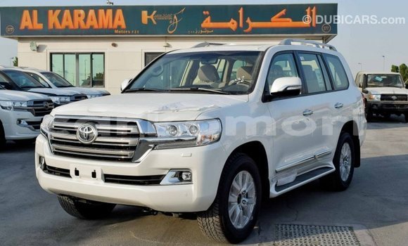 Acheter Import Voiture Toyota Land Cruiser Blanc à Import - Dubai, Grande Comore Acheter Import Voiture Toyota Land Cruiser Blanc à Import - Dubai, Grande Comore