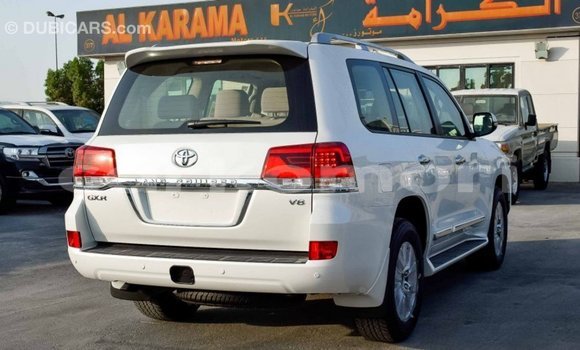 Acheter Import Voiture Toyota Land Cruiser Blanc à Import - Dubai, Grande Comore Acheter Import Voiture Toyota Land Cruiser Blanc à Import - Dubai, Grande Comore