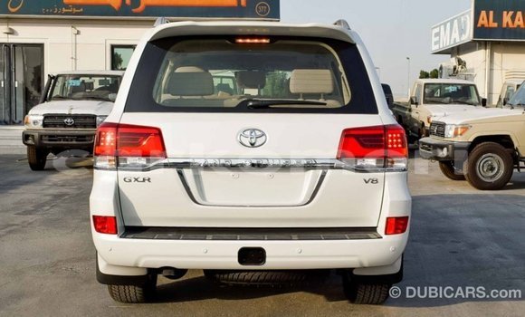 Acheter Import Voiture Toyota Land Cruiser Blanc à Import - Dubai, Grande Comore Acheter Import Voiture Toyota Land Cruiser Blanc à Import - Dubai, Grande Comore