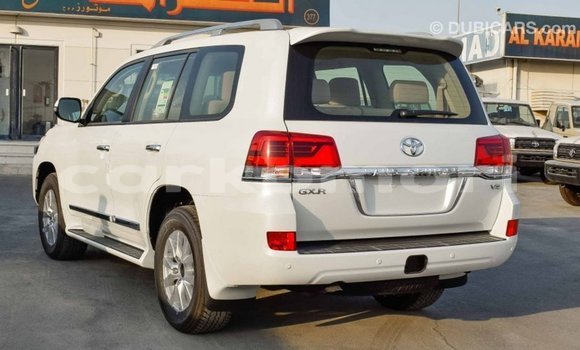 Acheter Import Voiture Toyota Land Cruiser Blanc à Import - Dubai, Grande Comore Acheter Import Voiture Toyota Land Cruiser Blanc à Import - Dubai, Grande Comore