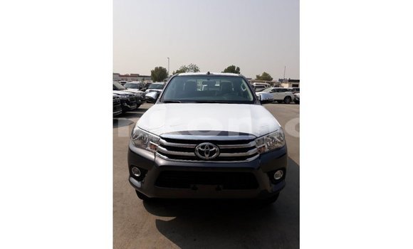 Acheter Import Voiture Toyota Hilux Noir à Import - Dubai, Grande Comore Acheter Import Voiture Toyota Hilux Noir à Import - Dubai, Grande Comore