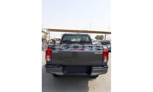Acheter Import Voiture Toyota Hilux Noir à Import - Dubai, Grande Comore Acheter Import Voiture Toyota Hilux Noir à Import - Dubai, Grande Comore