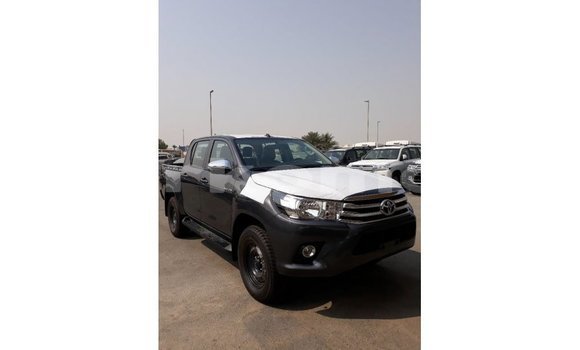Acheter Import Voiture Toyota Hilux Noir à Import - Dubai, Grande Comore Acheter Import Voiture Toyota Hilux Noir à Import - Dubai, Grande Comore