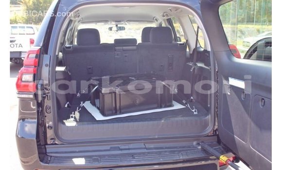 Buy Import Toyota Hilux Black Car in Import - Dubai in Great Comore Buy Import Toyota Hilux Black Car in Import - Dubai in Great Comore