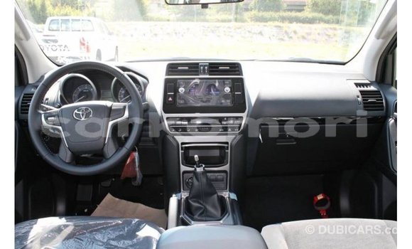 Buy Import Toyota Hilux Black Car in Import - Dubai in Great Comore Buy Import Toyota Hilux Black Car in Import - Dubai in Great Comore