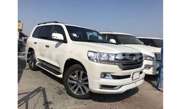 Buy Import Toyota Land Cruiser White Car in Import - Dubai in Great Comore Buy Import Toyota Land Cruiser White Car in Import - Dubai in Great Comore
