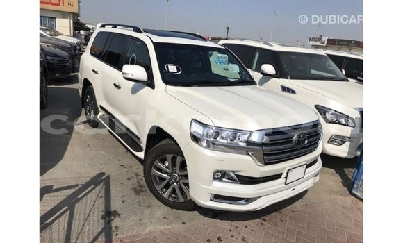 Buy Import Toyota Land Cruiser White Car in Import - Dubai in Great Comore Buy Import Toyota Land Cruiser White Car in Import - Dubai in Great Comore