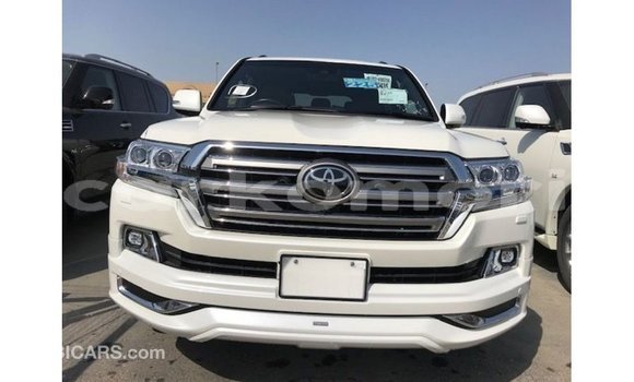 Buy Import Toyota Land Cruiser White Car in Import - Dubai in Great Comore Buy Import Toyota Land Cruiser White Car in Import - Dubai in Great Comore