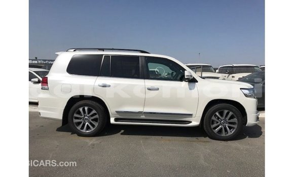 Buy Import Toyota Land Cruiser White Car in Import - Dubai in Great Comore Buy Import Toyota Land Cruiser White Car in Import - Dubai in Great Comore