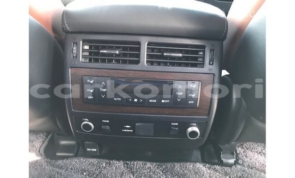 Buy Import Toyota Land Cruiser White Car in Import - Dubai in Great Comore Buy Import Toyota Land Cruiser White Car in Import - Dubai in Great Comore