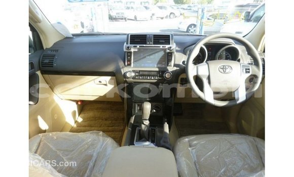 Acheter Import Voiture Toyota Prado Blanc à Import - Dubai, Grande Comore Acheter Import Voiture Toyota Prado Blanc à Import - Dubai, Grande Comore