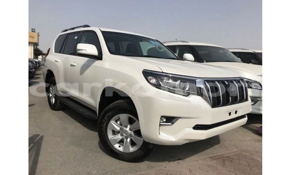 Acheter Import Voiture Toyota Prado Blanc à Import - Dubai, Grande Comore Acheter Import Voiture Toyota Prado Blanc à Import - Dubai, Grande Comore
