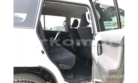 Acheter Import Voiture Toyota Prado Blanc à Import - Dubai, Grande Comore Acheter Import Voiture Toyota Prado Blanc à Import - Dubai, Grande Comore