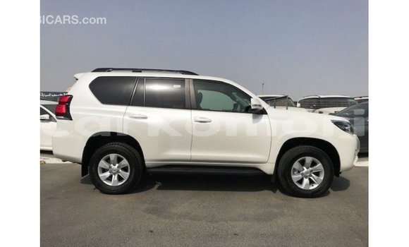 Acheter Import Voiture Toyota Prado Blanc à Import - Dubai, Grande Comore Acheter Import Voiture Toyota Prado Blanc à Import - Dubai, Grande Comore