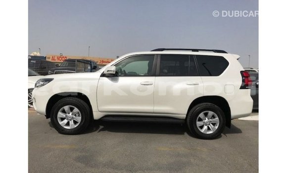 Acheter Import Voiture Toyota Prado Blanc à Import - Dubai, Grande Comore Acheter Import Voiture Toyota Prado Blanc à Import - Dubai, Grande Comore