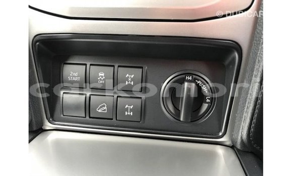 Acheter Import Voiture Toyota Prado Blanc à Import - Dubai, Grande Comore Acheter Import Voiture Toyota Prado Blanc à Import - Dubai, Grande Comore