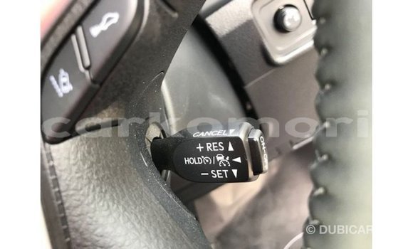 Acheter Import Voiture Toyota Prado Blanc à Import - Dubai, Grande Comore Acheter Import Voiture Toyota Prado Blanc à Import - Dubai, Grande Comore