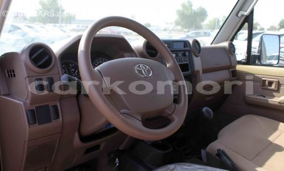 Buy Import Toyota Land Cruiser Beige Car in Import - Dubai in Great Comore Buy Import Toyota Land Cruiser Beige Car in Import - Dubai in Great Comore