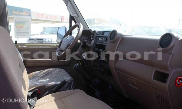 Buy Import Toyota Land Cruiser Beige Car in Import - Dubai in Great Comore Buy Import Toyota Land Cruiser Beige Car in Import - Dubai in Great Comore