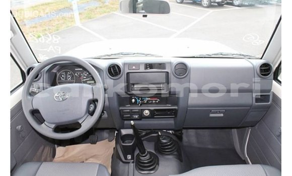 Buy Import Toyota Land Cruiser White Car in Import - Dubai in Great Comore Buy Import Toyota Land Cruiser White Car in Import - Dubai in Great Comore