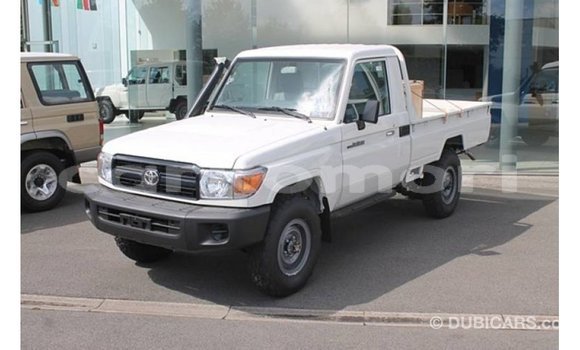 Acheter Import Voiture Toyota Land Cruiser Blanc à Import - Dubai, Grande Comore Acheter Import Voiture Toyota Land Cruiser Blanc à Import - Dubai, Grande Comore