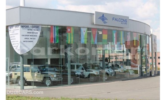 Acheter Import Voiture Toyota Land Cruiser Blanc à Import - Dubai, Grande Comore Acheter Import Voiture Toyota Land Cruiser Blanc à Import - Dubai, Grande Comore