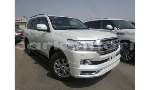 Buy Import Toyota Land Cruiser White Car in Import - Dubai in Great Comore Buy Import Toyota Land Cruiser White Car in Import - Dubai in Great Comore